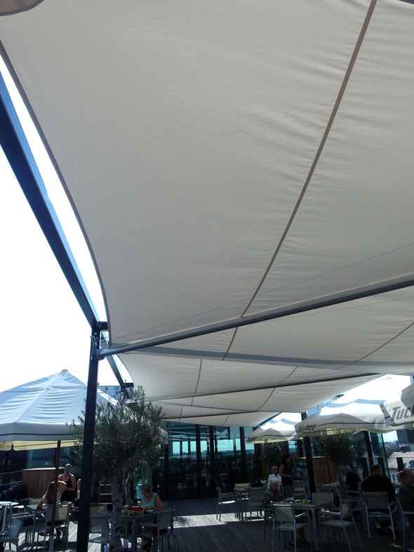 Komplettlösung mit mehreren aufrollbaren Sonnensegeln Komplettlösung mit mehreren aufrollbaren Sonnensegeln