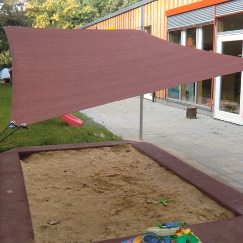 Sandkastenabdeckung geöffnet